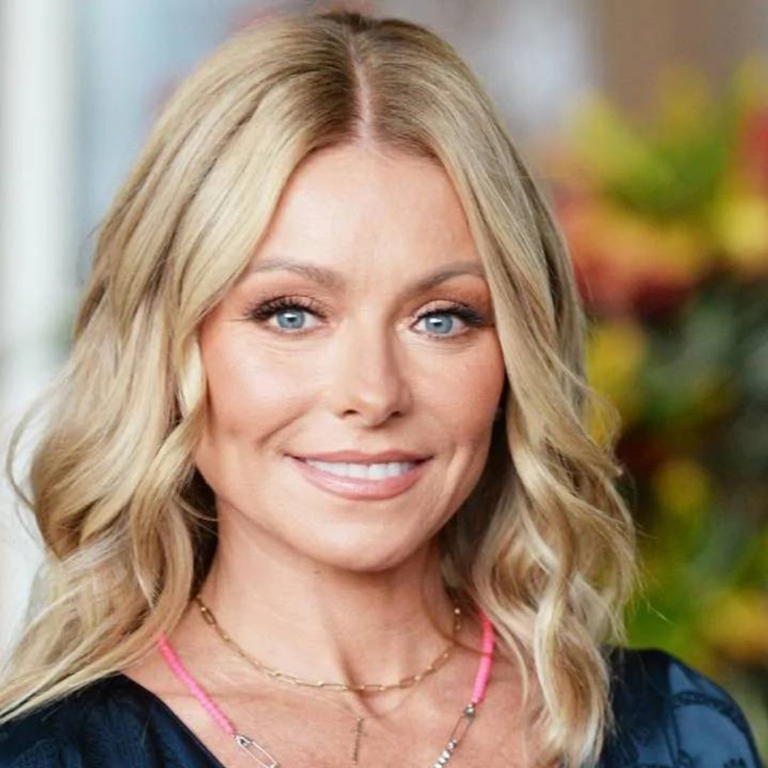 Kelly Ripa rings in St. Patrick's Day in the prettiest plaid green dress