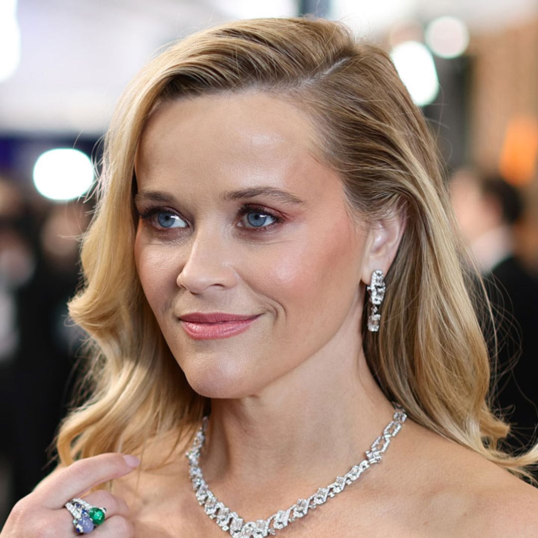 Reese Witherspoon has fans in hysterics with home workout video – watch