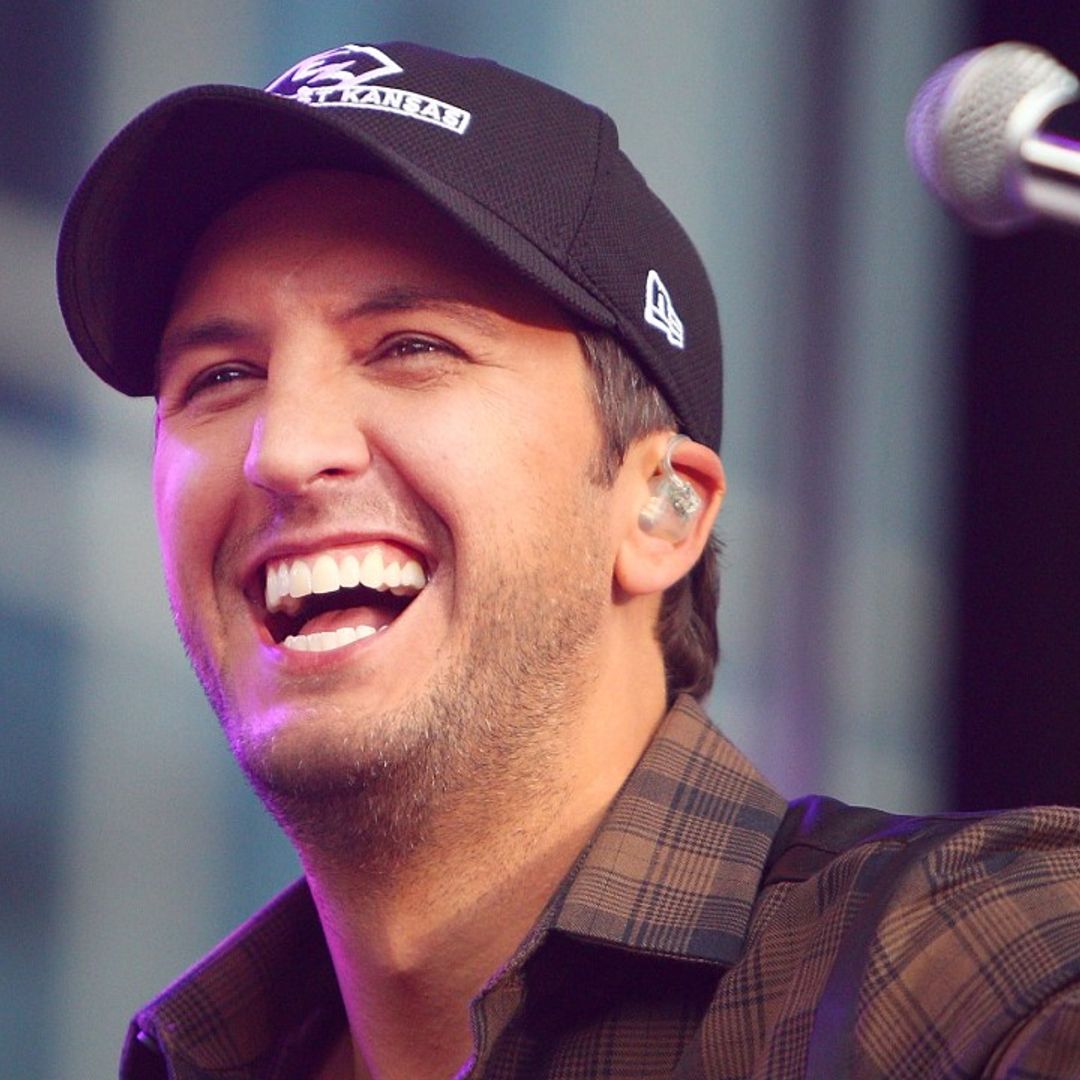 Luke Bryan gets fans talking with rare picture