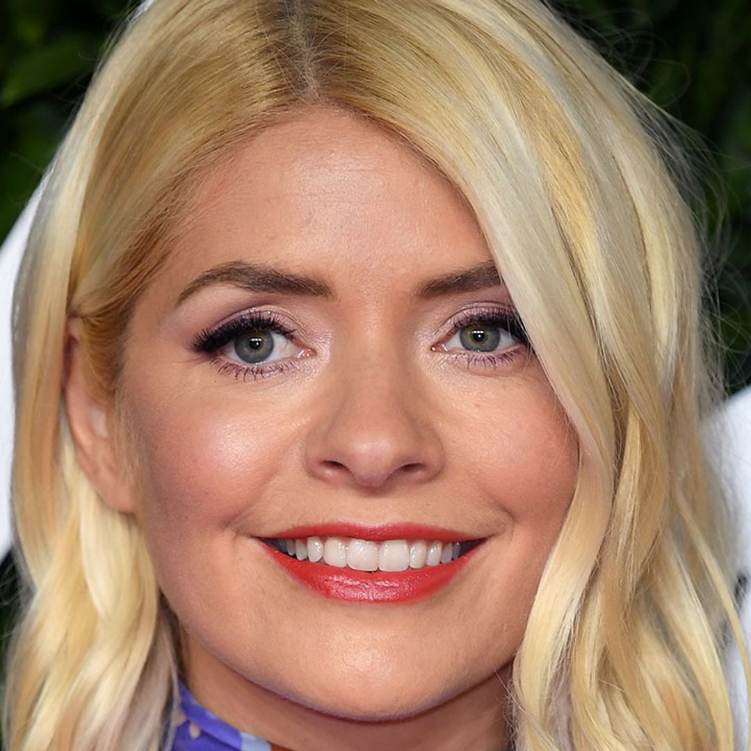 Holly Willoughby amazes This Morning in the teal knitted dress you'll want instantly