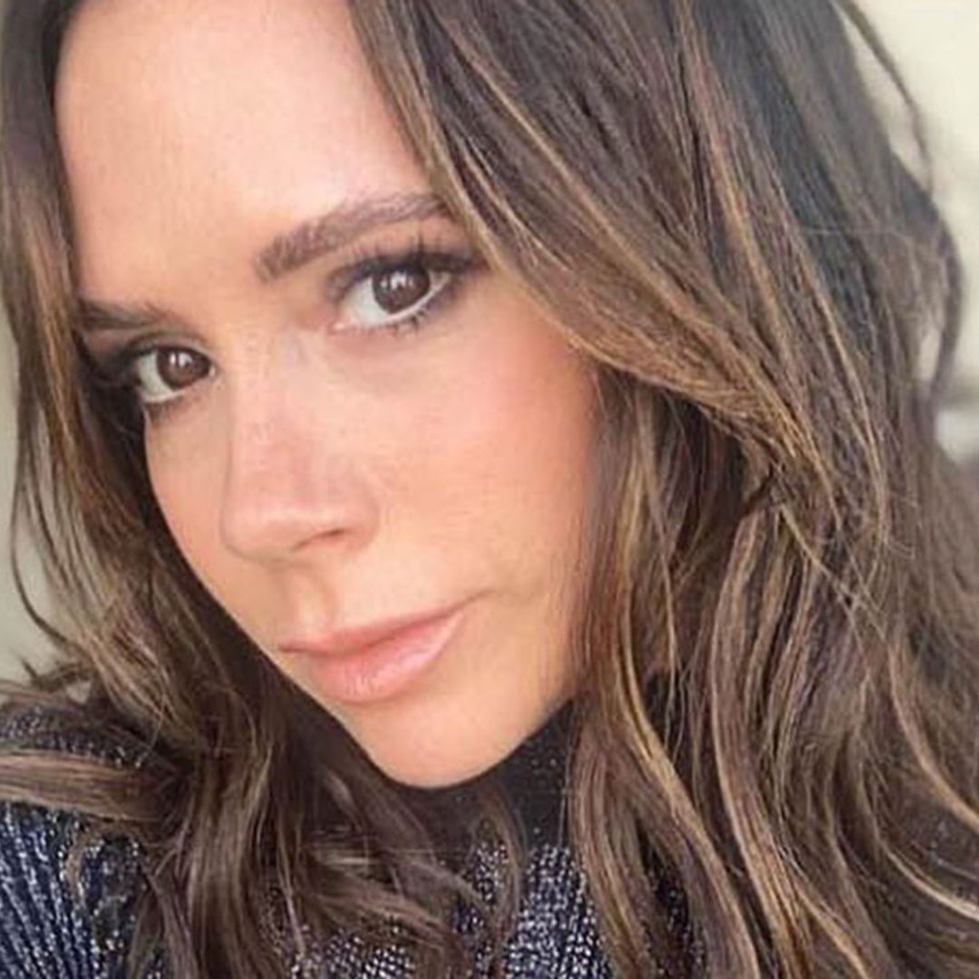 Victoria Beckham confuses fans by posing without wedding ring