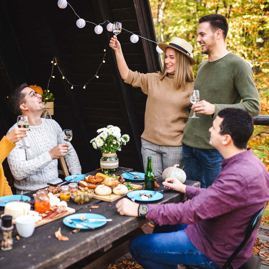 How to host a perfect dinner party: tips for a cosy autumn evening