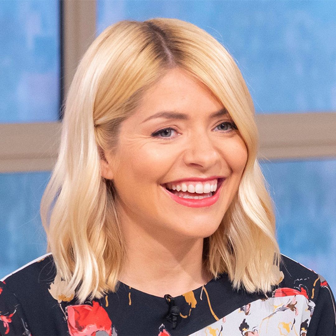 Holly Willoughby gives us all a lesson on how to pull off a mini dress