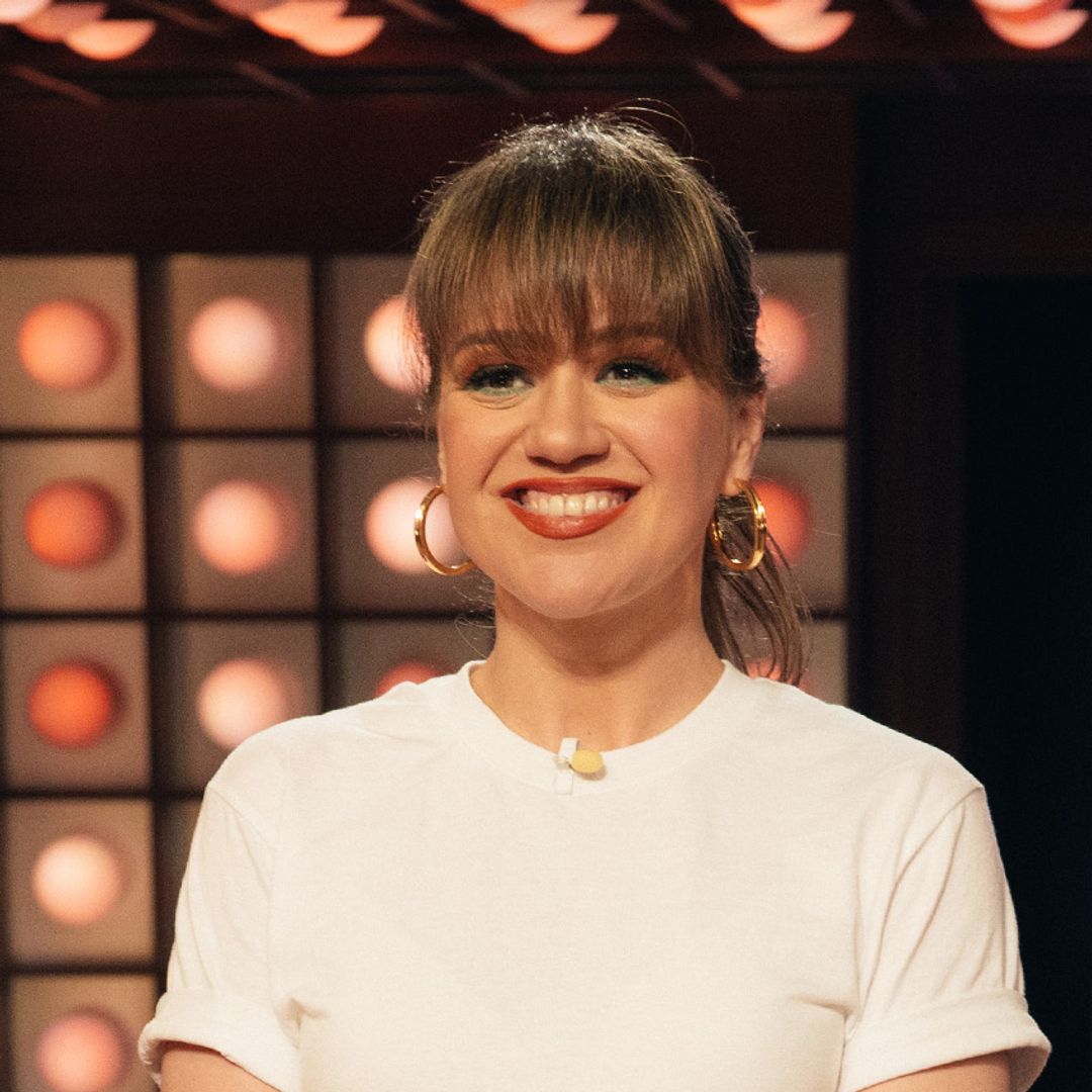 Why Kelly Clarkson is stepping away right now from her talk show HELLO!