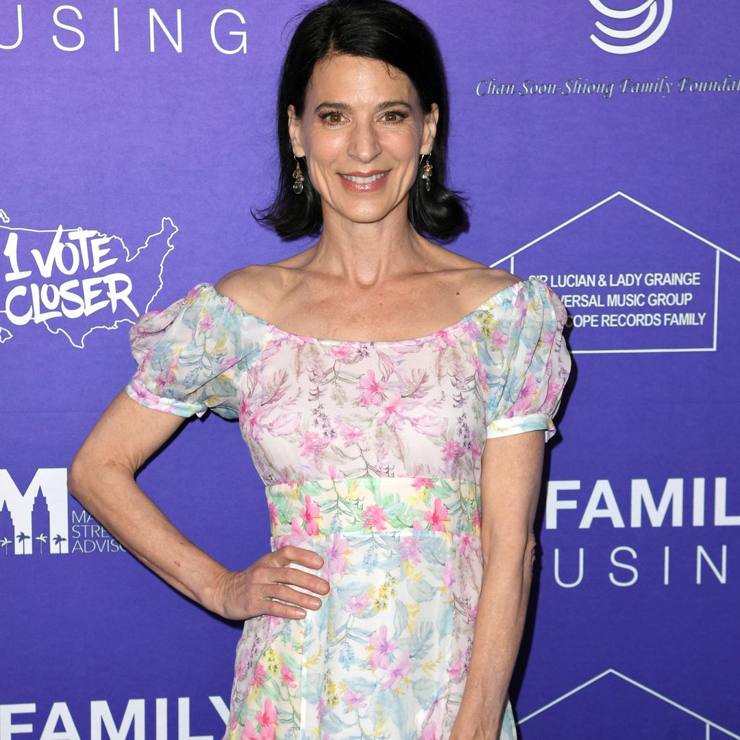 Perrey Reeves at a red carpet photoshoot