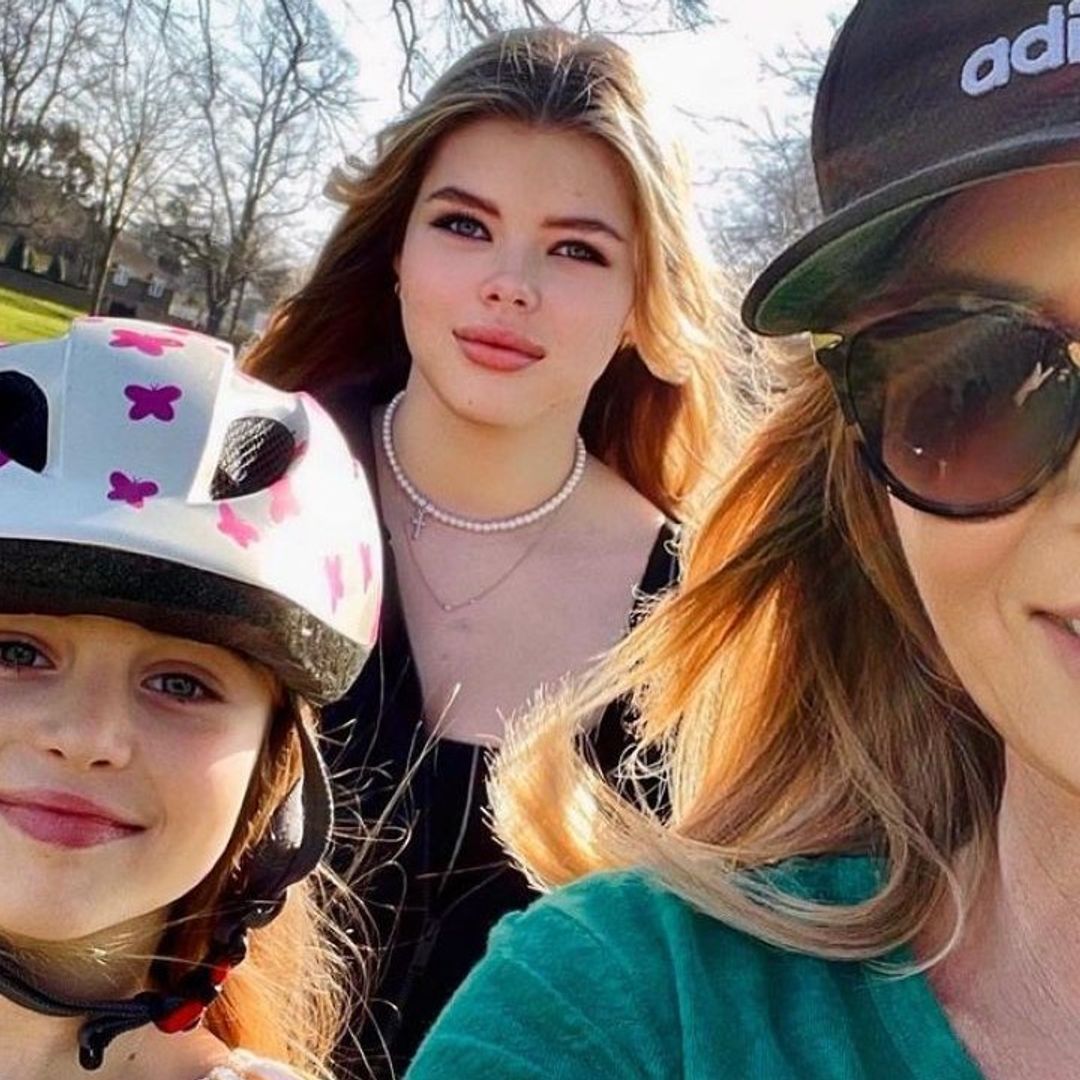 Amanda Holden thrills fans with stunning selfie with lookalike daughters