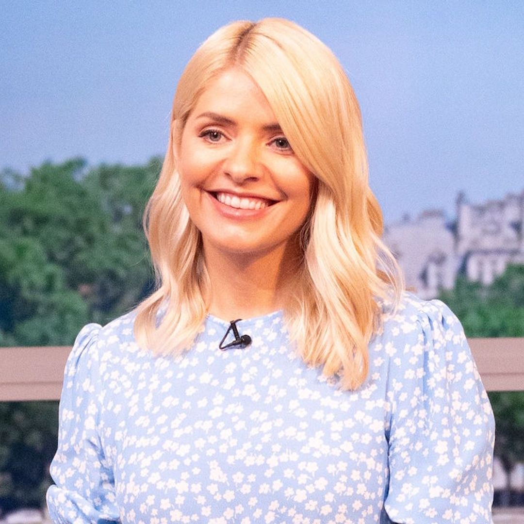 Holly Willoughby's chic leather mini skirt stuns This Morning viewers