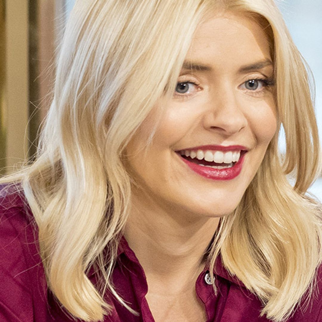 Holly Willoughby dazzles in stylish leather skirt