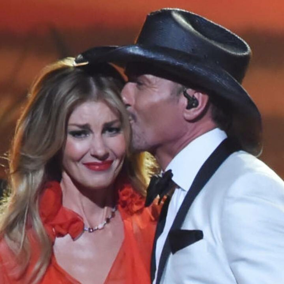 Faith Hill chokes back tears in emotional tribute after sad loss