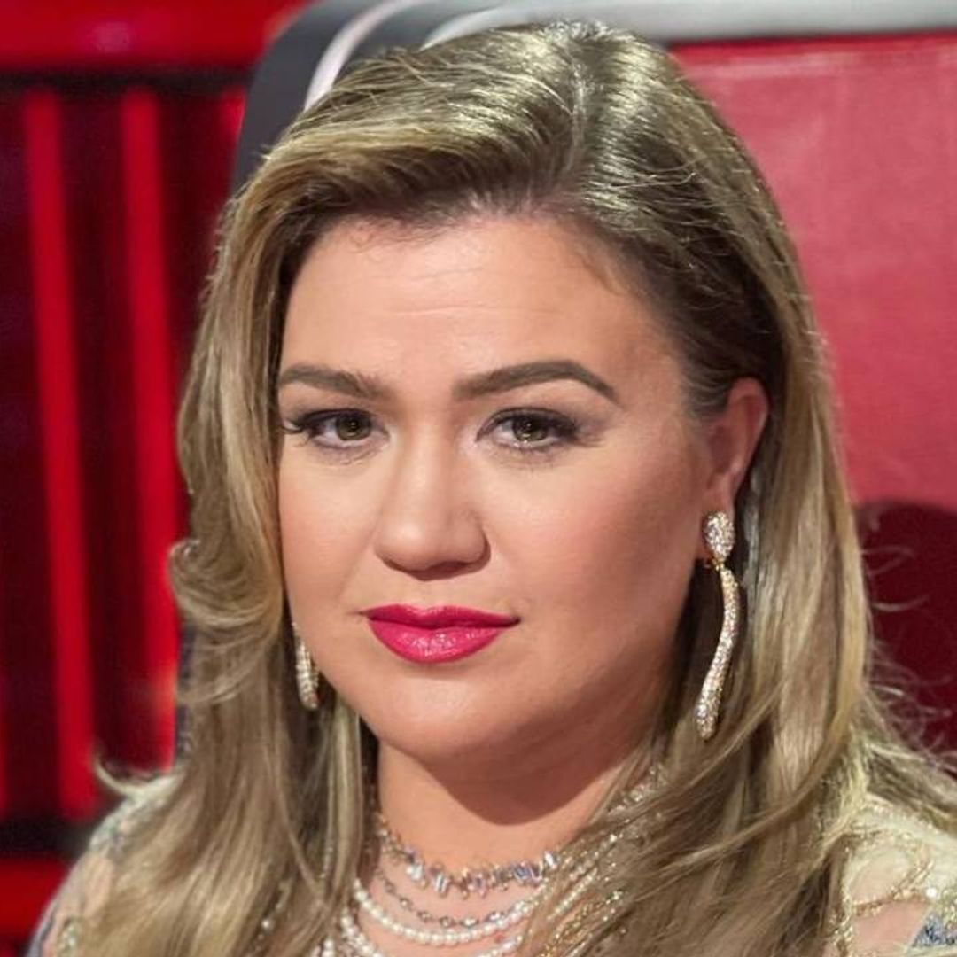 Kelly Clarkson says she's 'broken' in candid message from inside family home