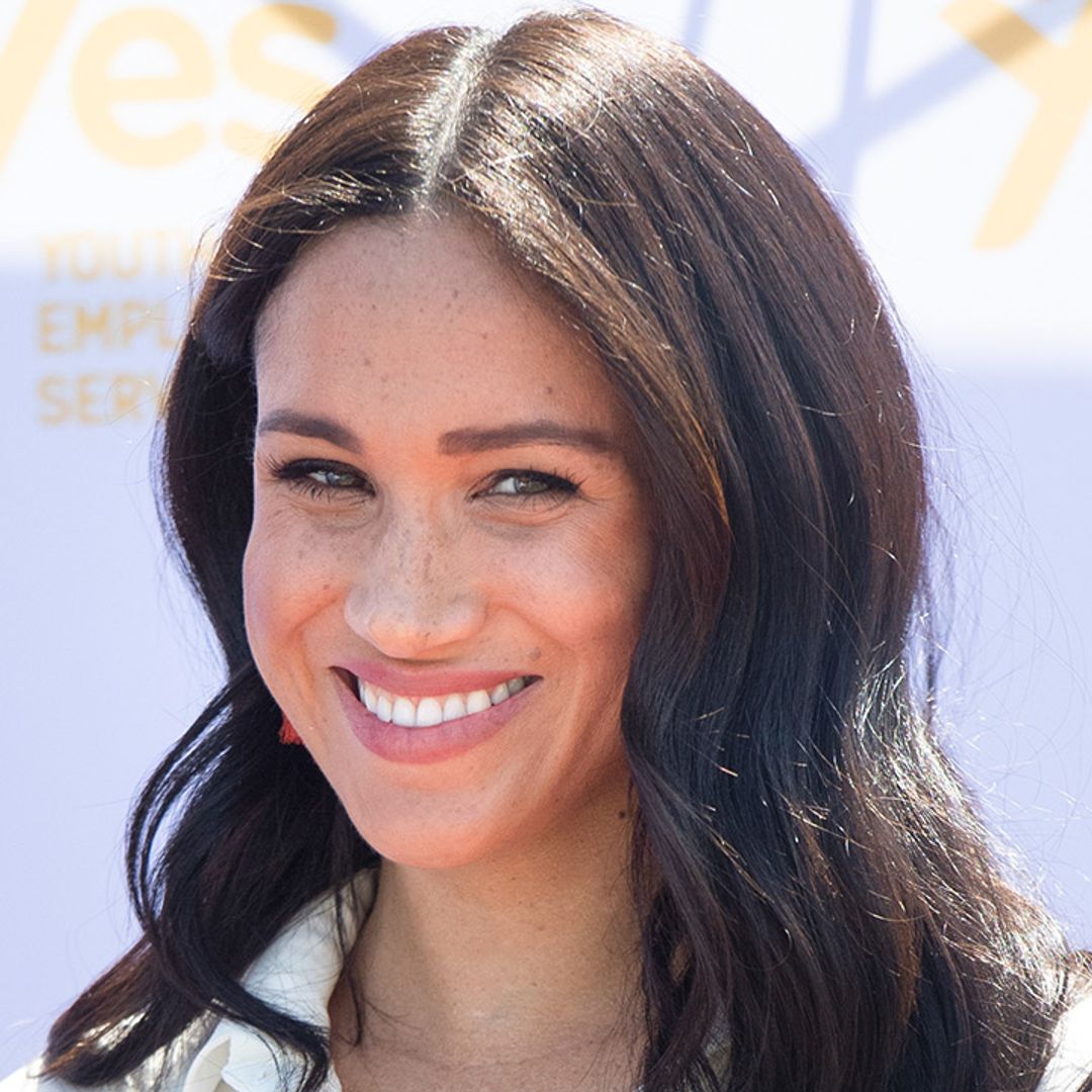 Watch Meghan Markle's reaction as she tries out 'crown' filter on Instagram!