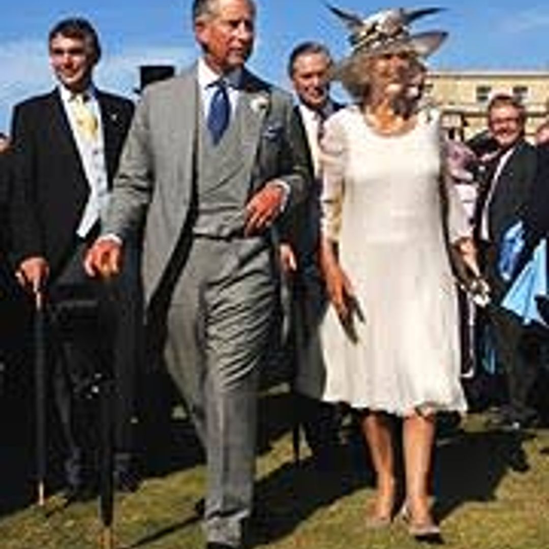 Queen meets heroic Britons at Palace garden party