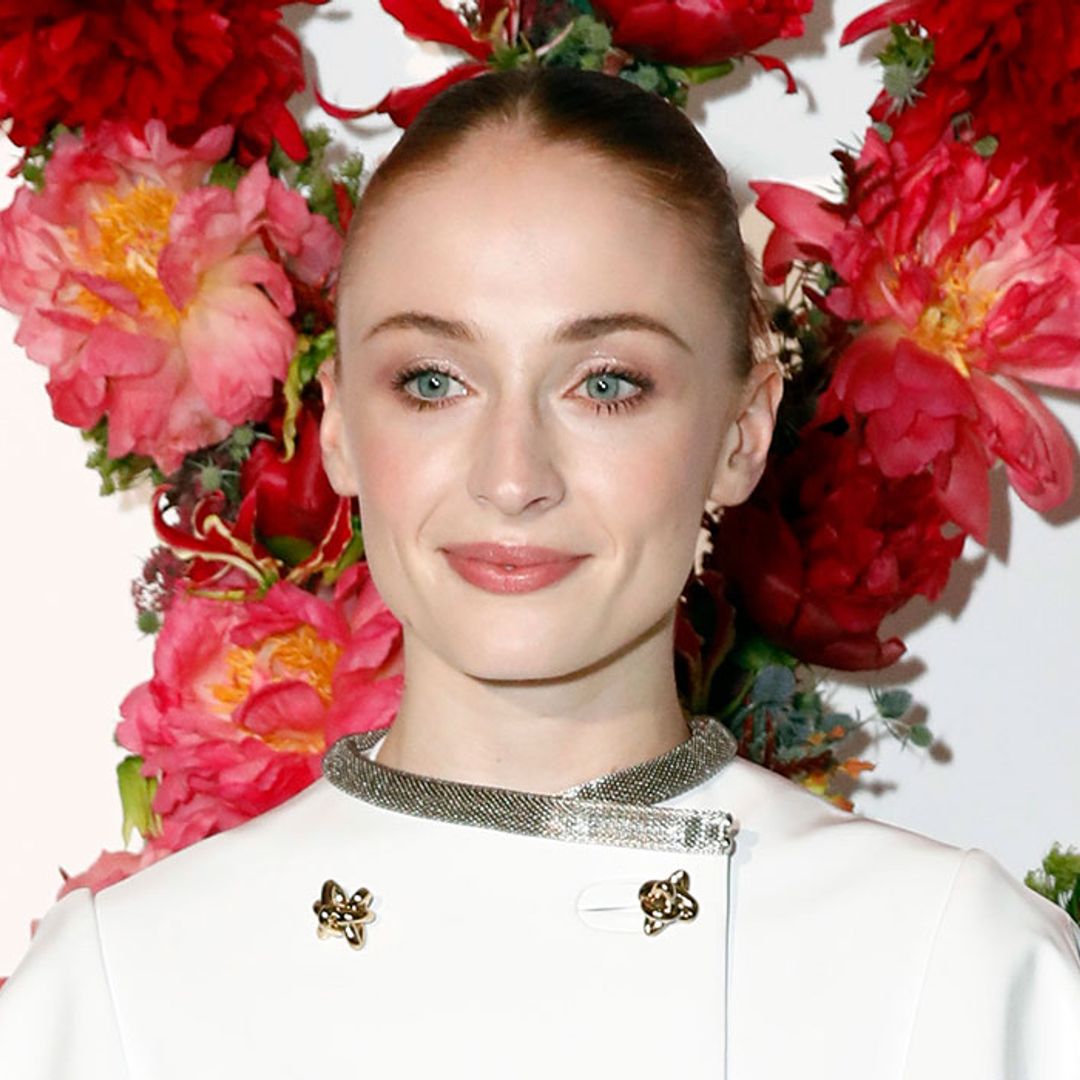 Sophie Turner's lifelike 'bangers and mash' cake will blow your mind