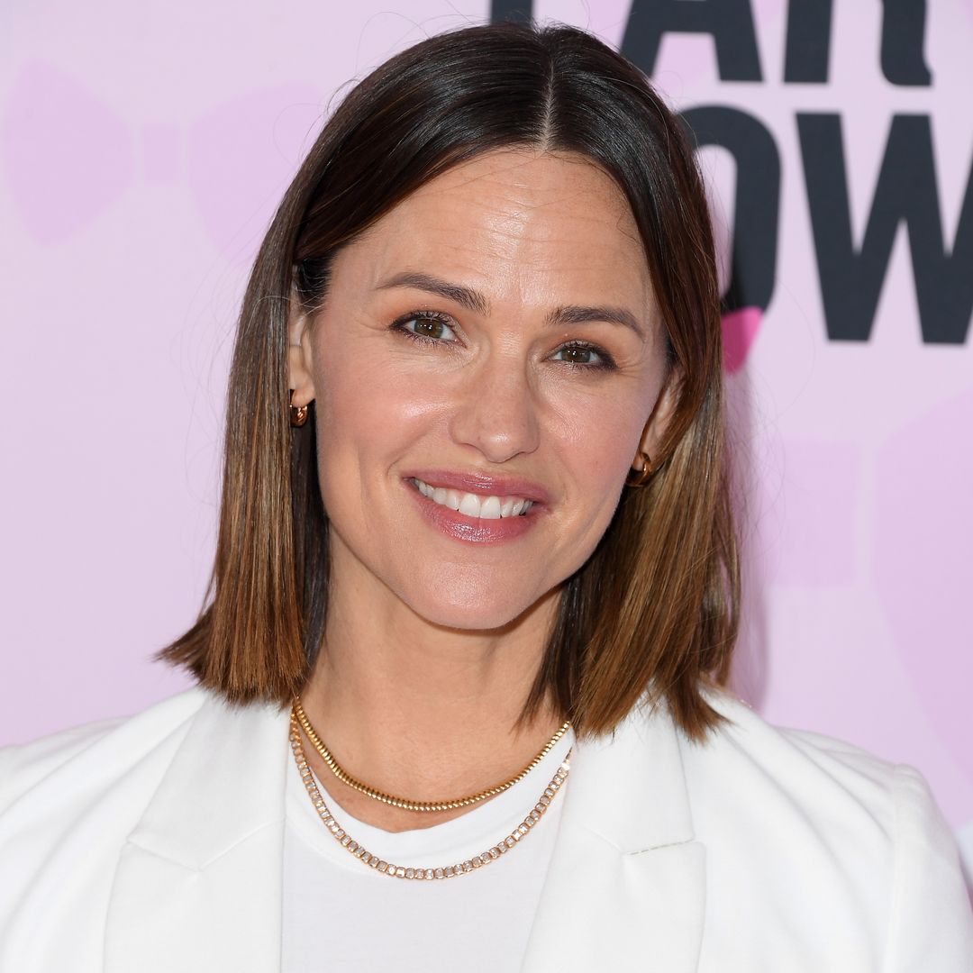 Jennifer Garner is her daughter's double in head-turning photo from childhood