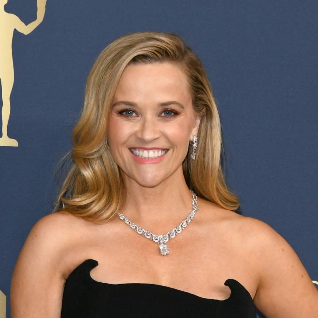 Reese Witherspoon Straight Neck Strapless Dress