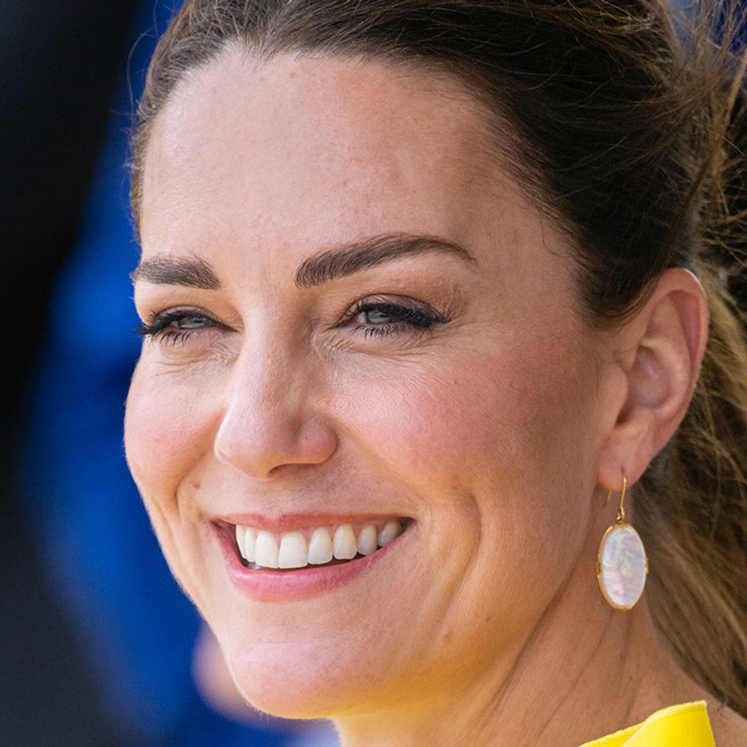 Kate Middleton's new bright outfit wows onlookers as she arrives in Jamaica