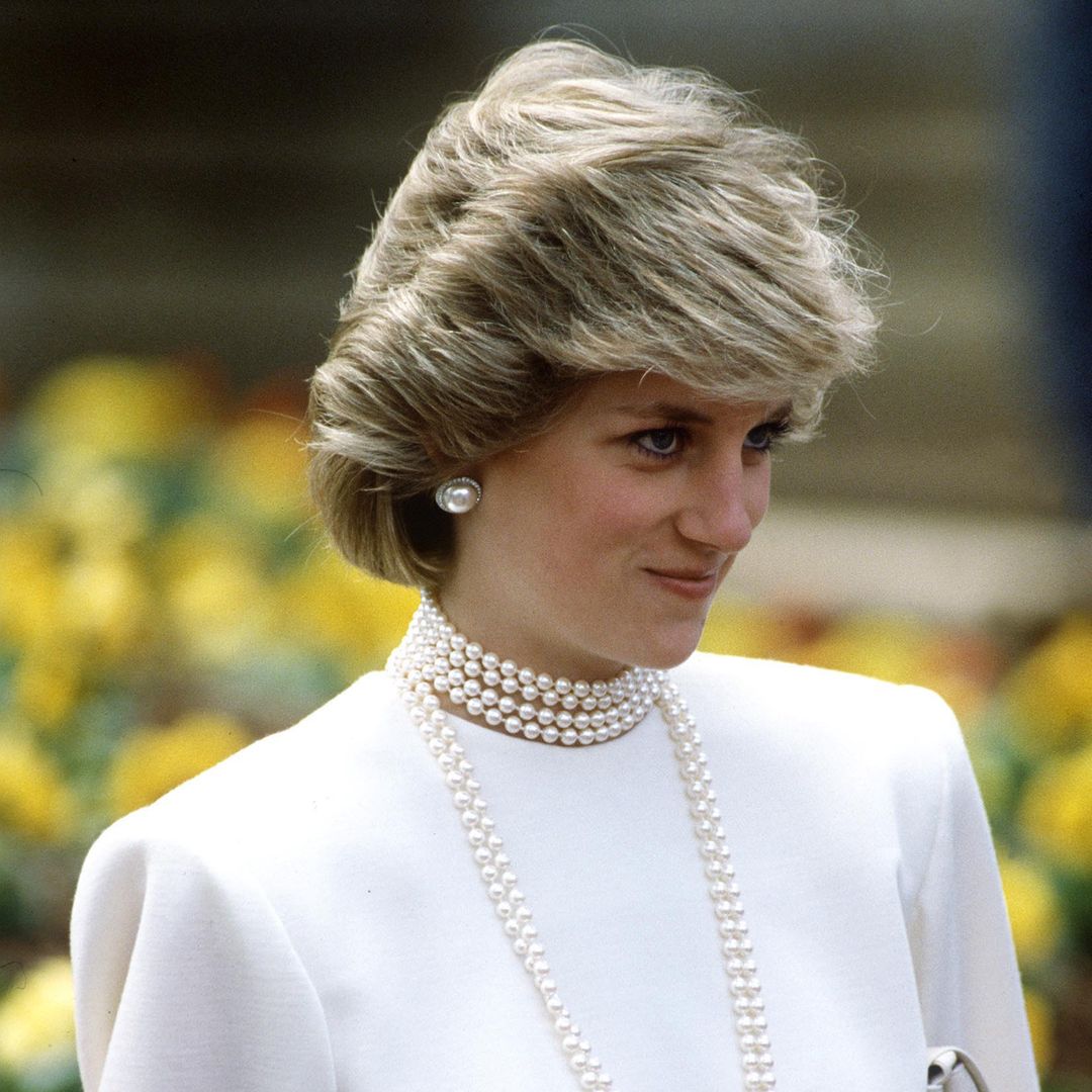 Princess Diana looked just like a modern bride in stunning mini dress