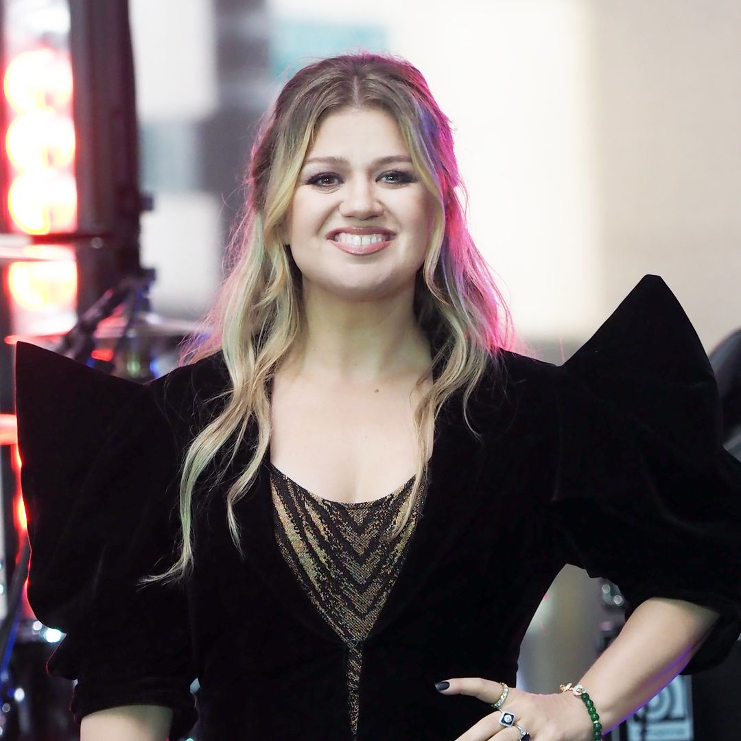 Kelly Clarkson's appearance in recent photos leaves fans saying the same thing amid weight loss transformation