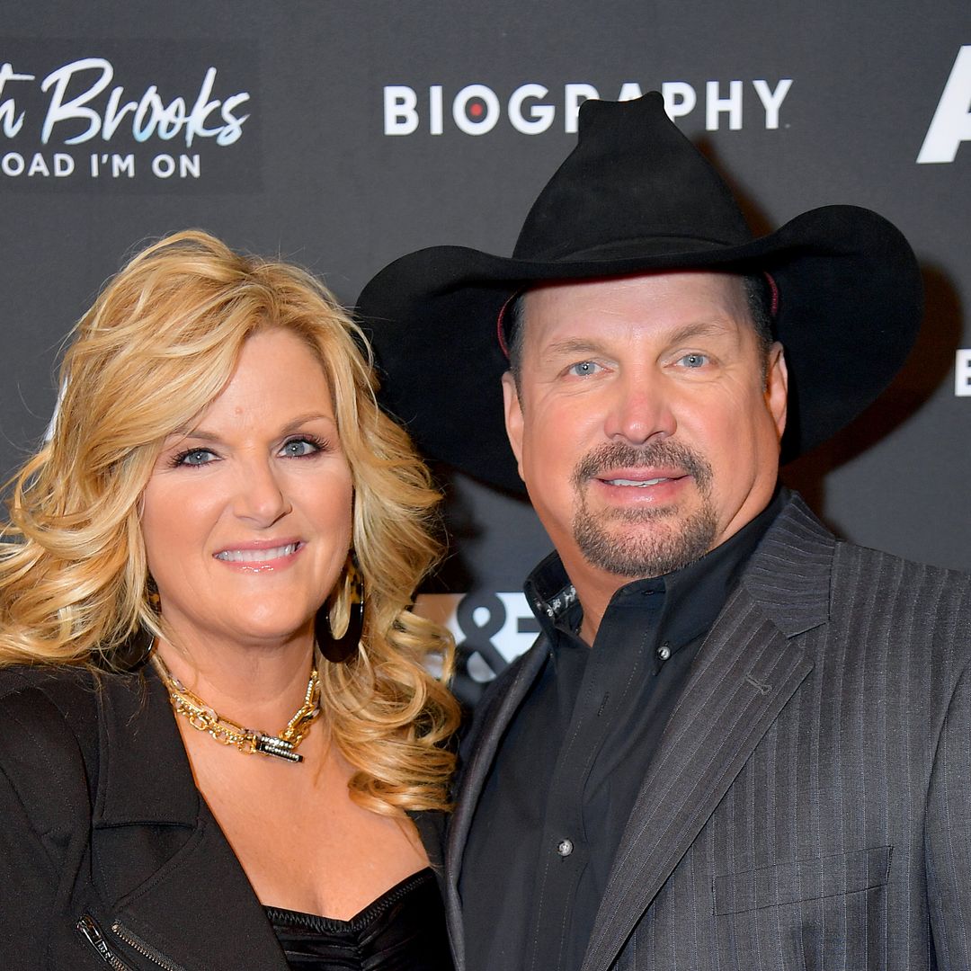 Garth Brooks joined by Trisha Yearwood and other country stars for huge ...