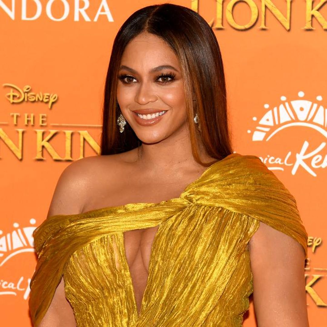 Beyoncé’s stunning summery date night mini dress had an accessory you would never expect
