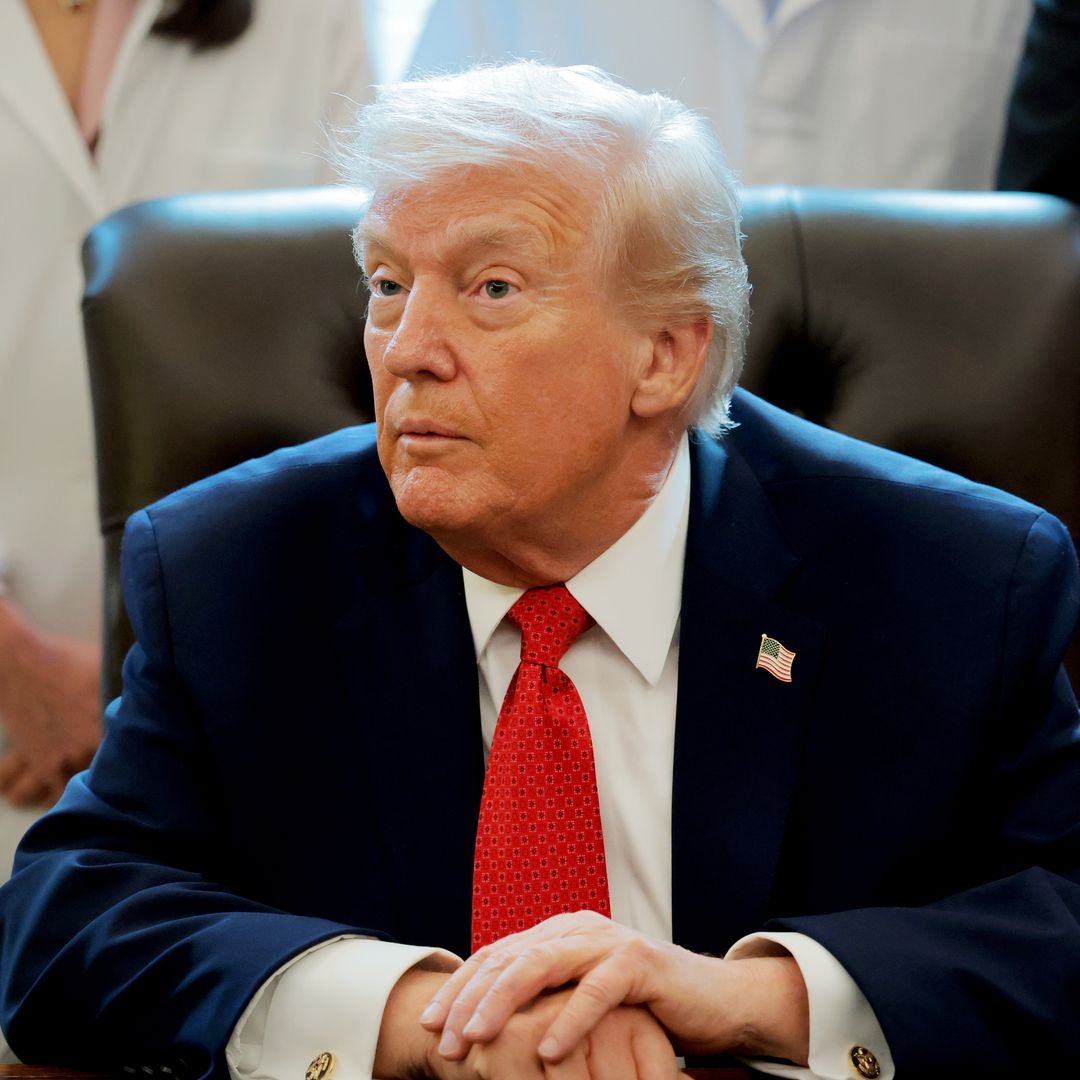 Donald Trump's photo and 15 more disappear from the Epstein files