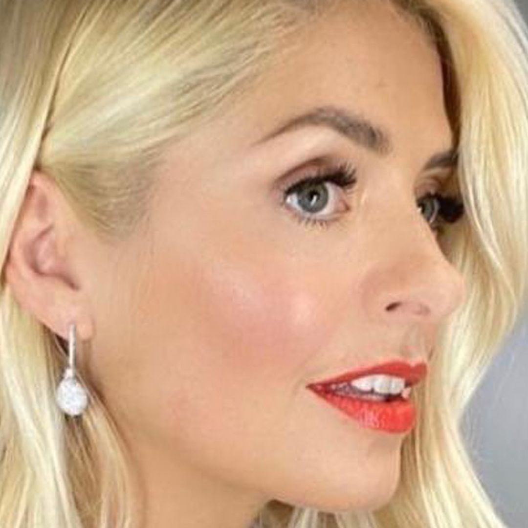 Holly Willoughby just wore a stunning pearl bridal gown on Dancing on Ice