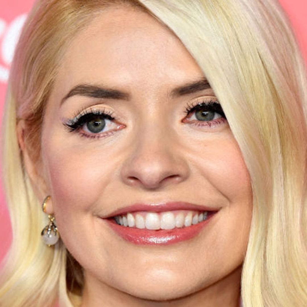 Holly Willoughby sends fans wild in the most flattering floral dress