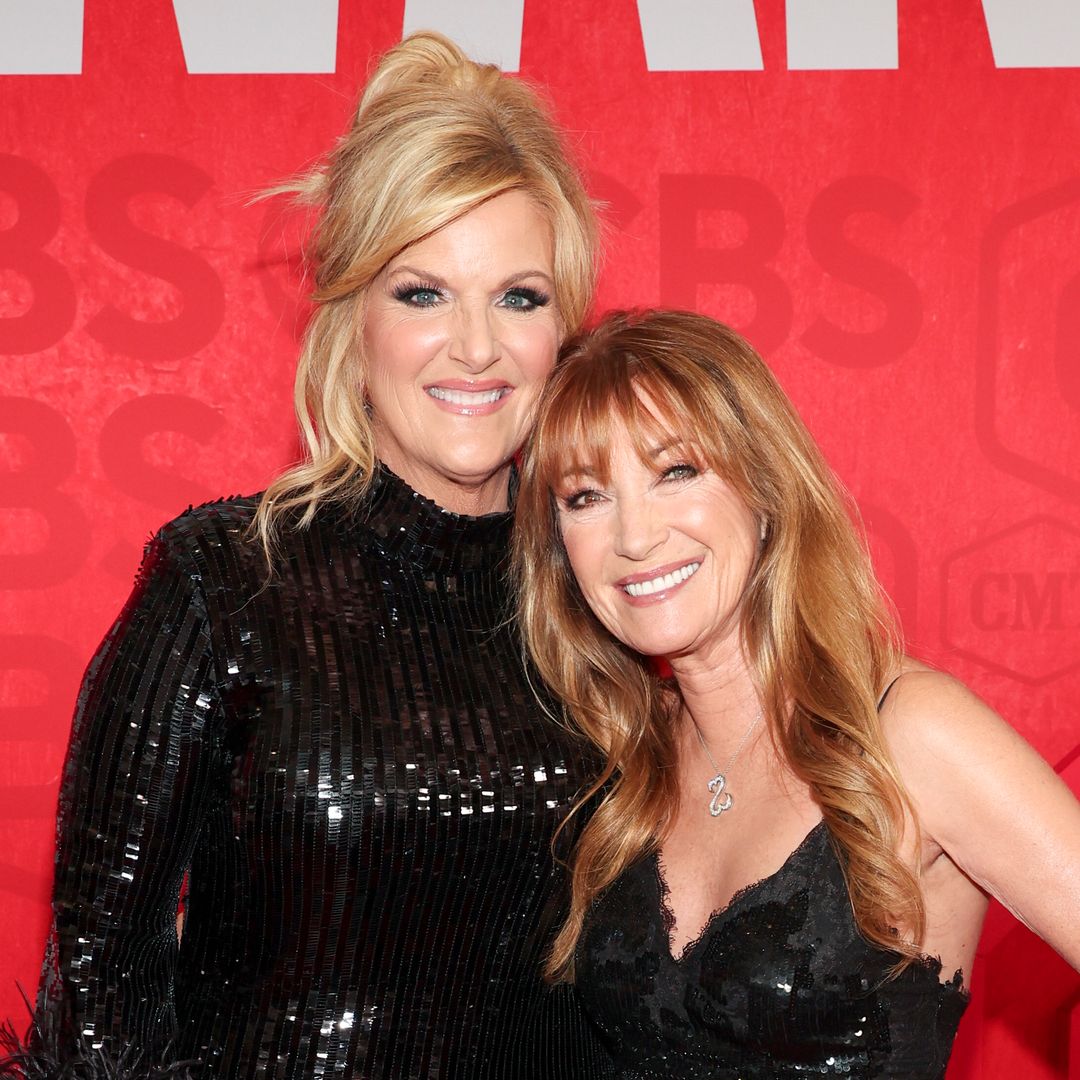 Jane Seymour reacts to Trisha Yearwood honor after reuniting with former co-star at CMT Awards
