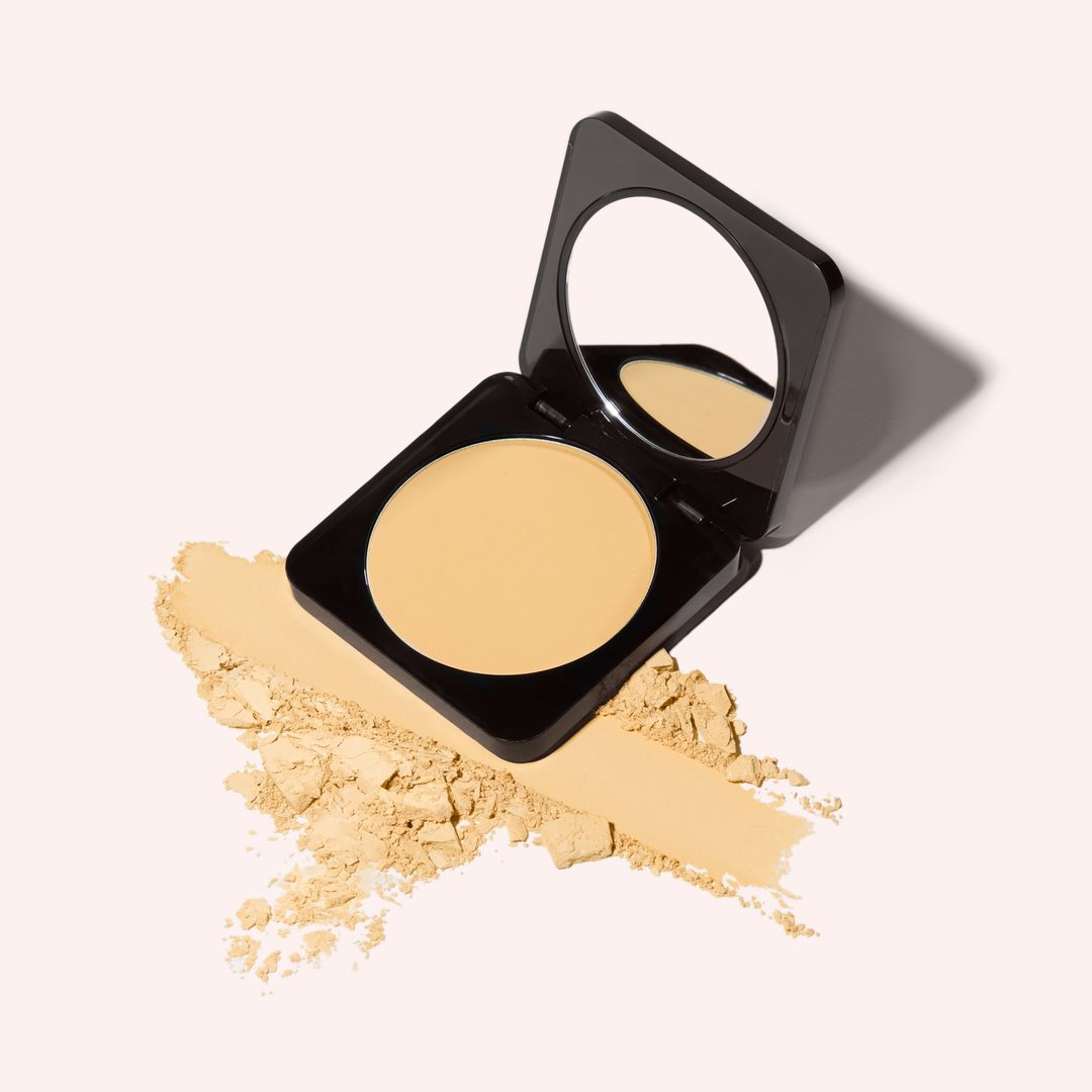 easy bake pressed powder pack shot 