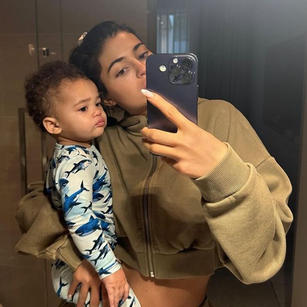 Kylie holding Aire posing for a mirror selfie