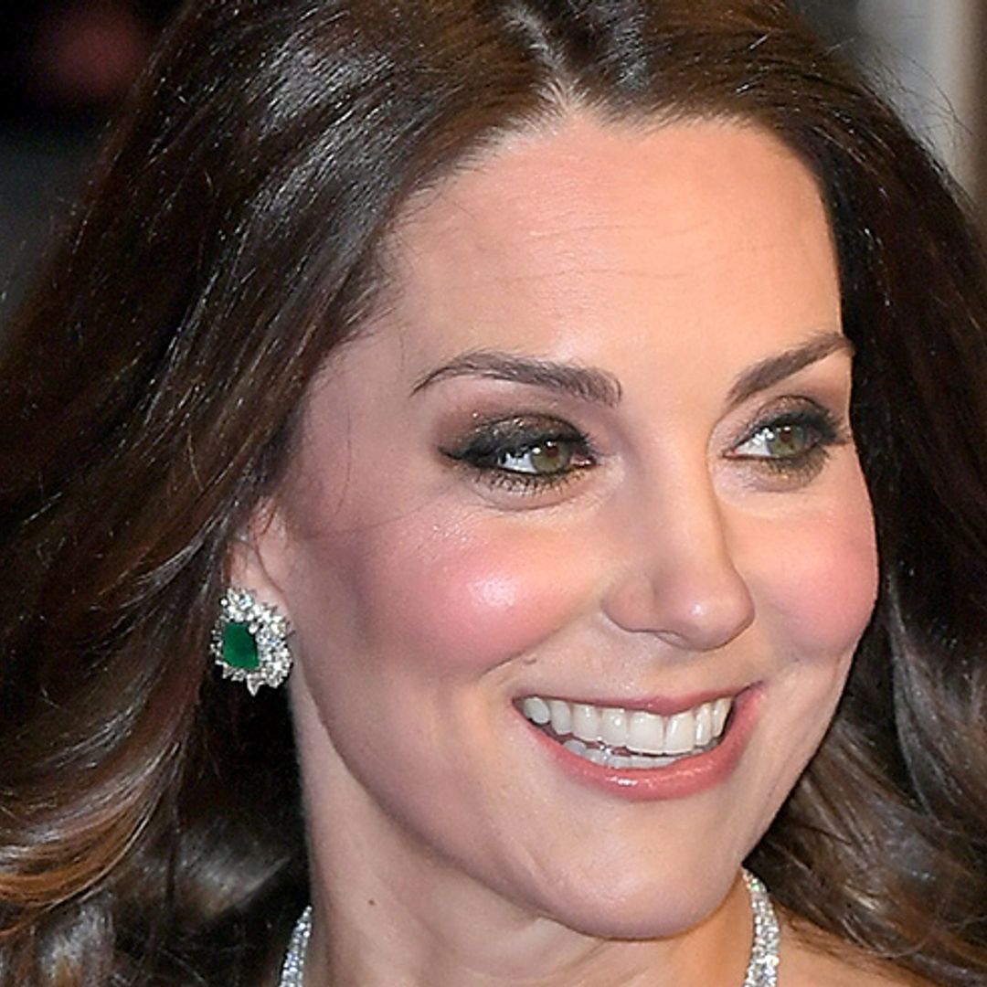 Kate Middleton Wears Dianas Diamond  Pearl Earrings  Bracelet To  Reception
