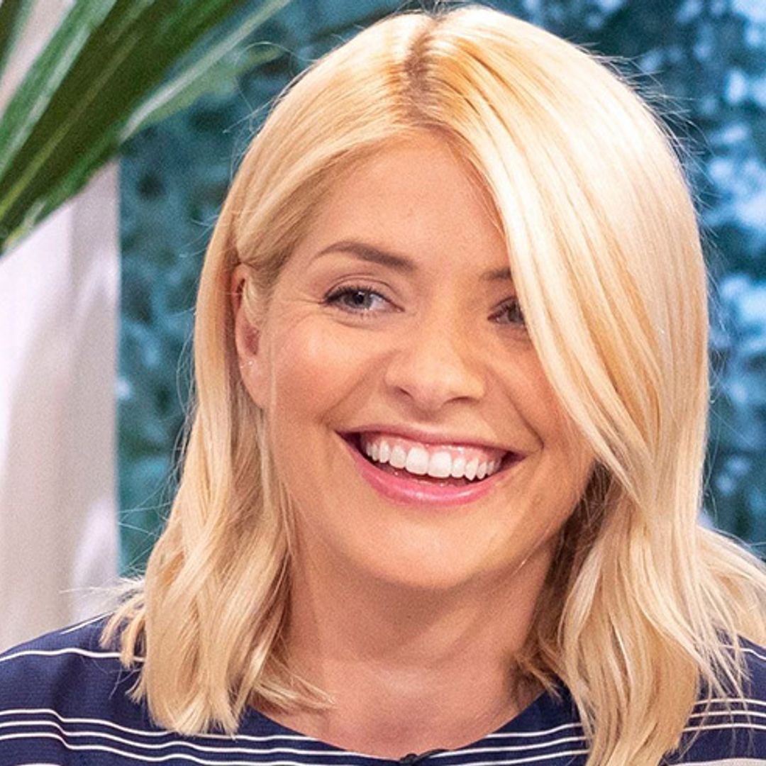 Holly Willoughby's amazing ruffle top is giving us MAJOR summer vibes