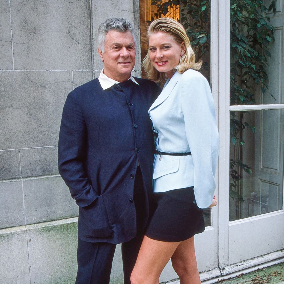 Rencontrez les six enfants de Tony Curtis sur six mariages, dont la fille Jamie Lee Curtis 7 L'acteur Tony Curtis et Jill Vandenberg Curtis posent à Paris le 13 mars 1995 à Paris, France