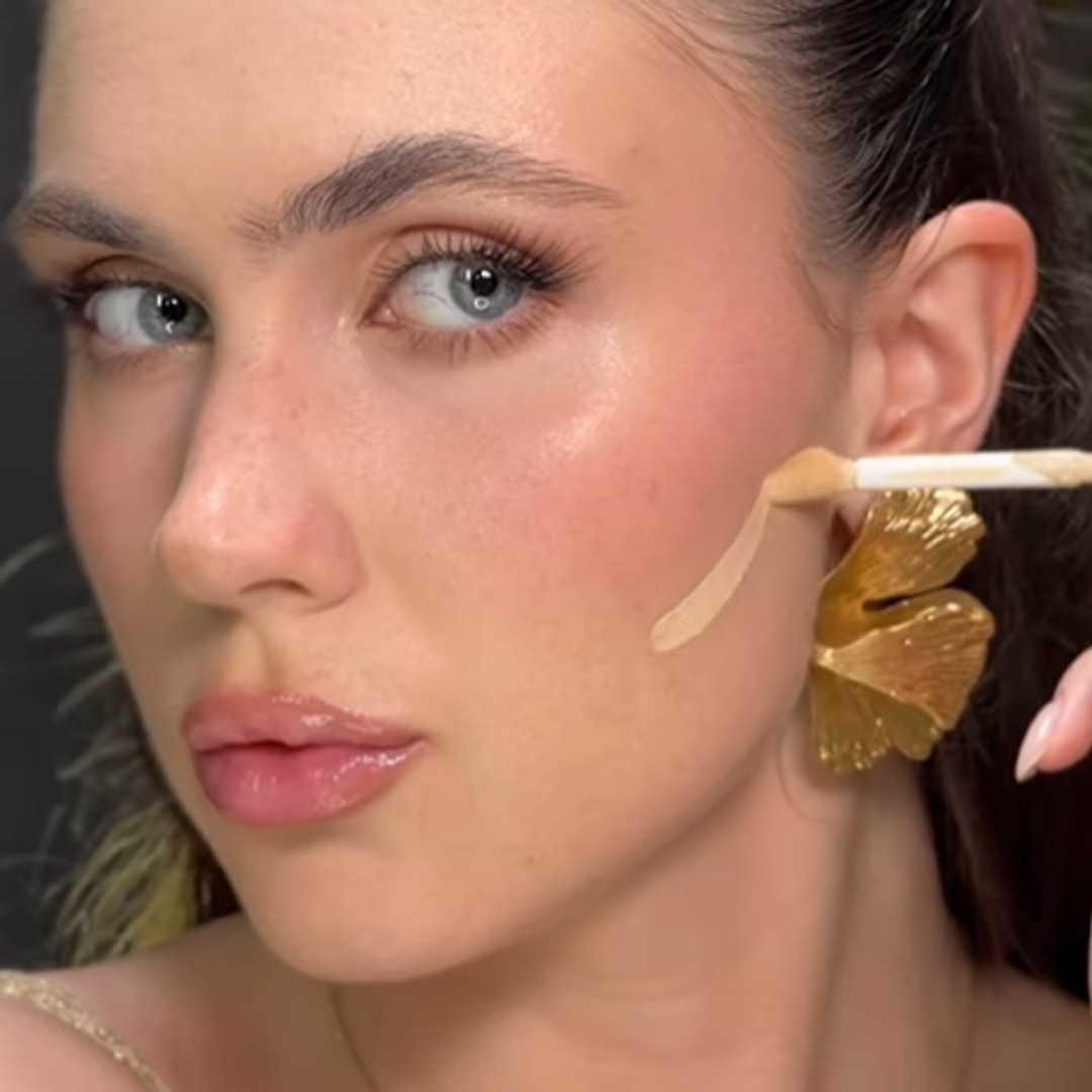 face lifting concealer trick step 1