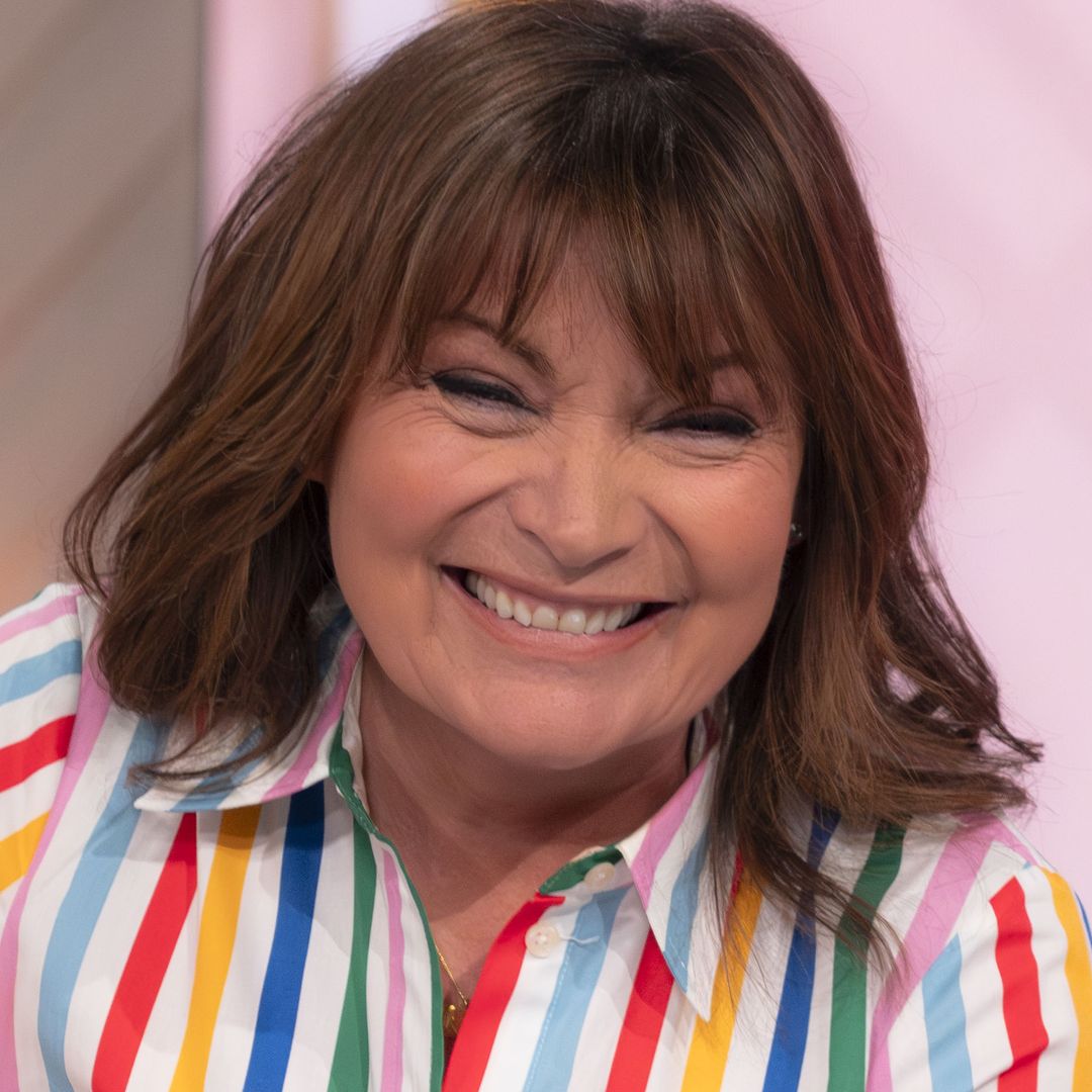 Lorraine Kelly breaks Buckingham Palace protocol again as she poses next to King Charles' loos 