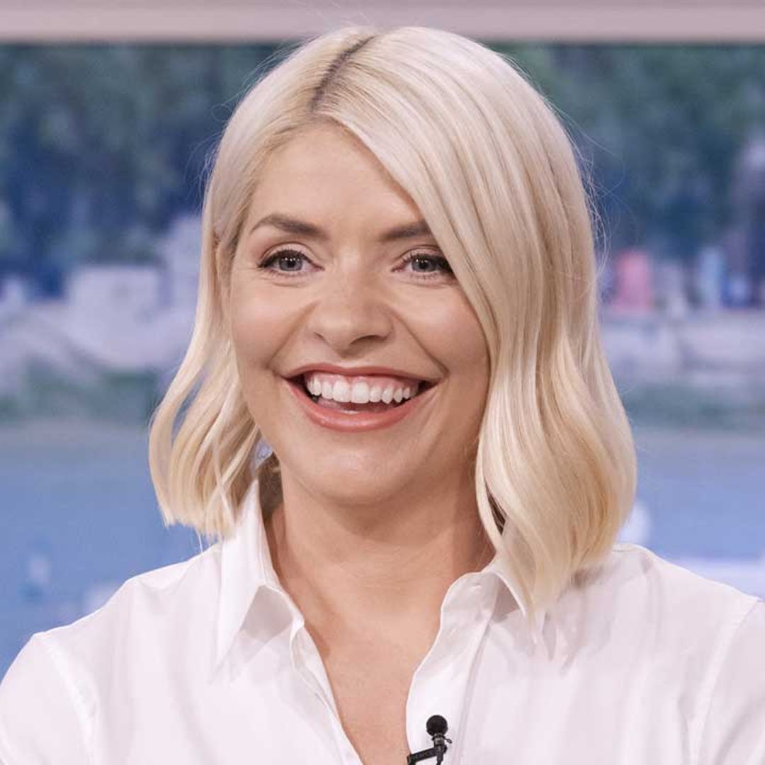Holly Willoughby's white shirt and figure-hugging skirt is a £29 bargain