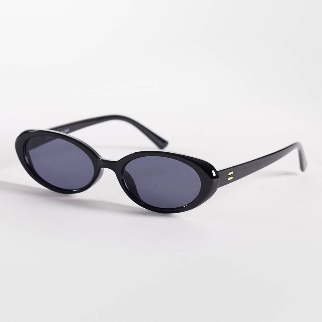 Je suis obsédée par les tenues des années 90 de Carolyn Bessette-Kennedy dans Disney's Love Story – voici comment les copier 11 Obtenez le look : Lunettes de soleil ovales Jeepers Peepers