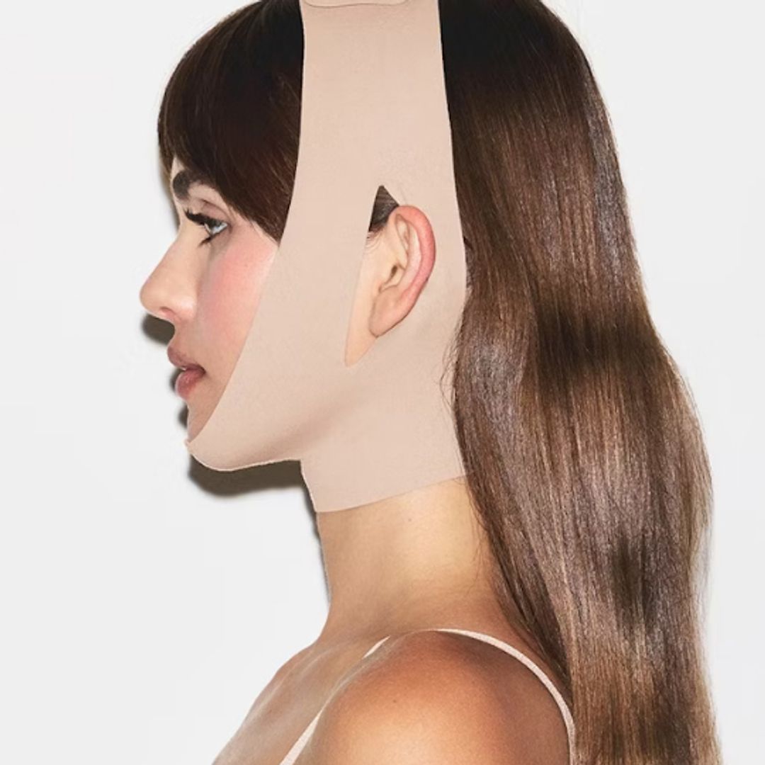 The Skims Face Wrap for a snatched jaw sold out so I found a cheaper alternative