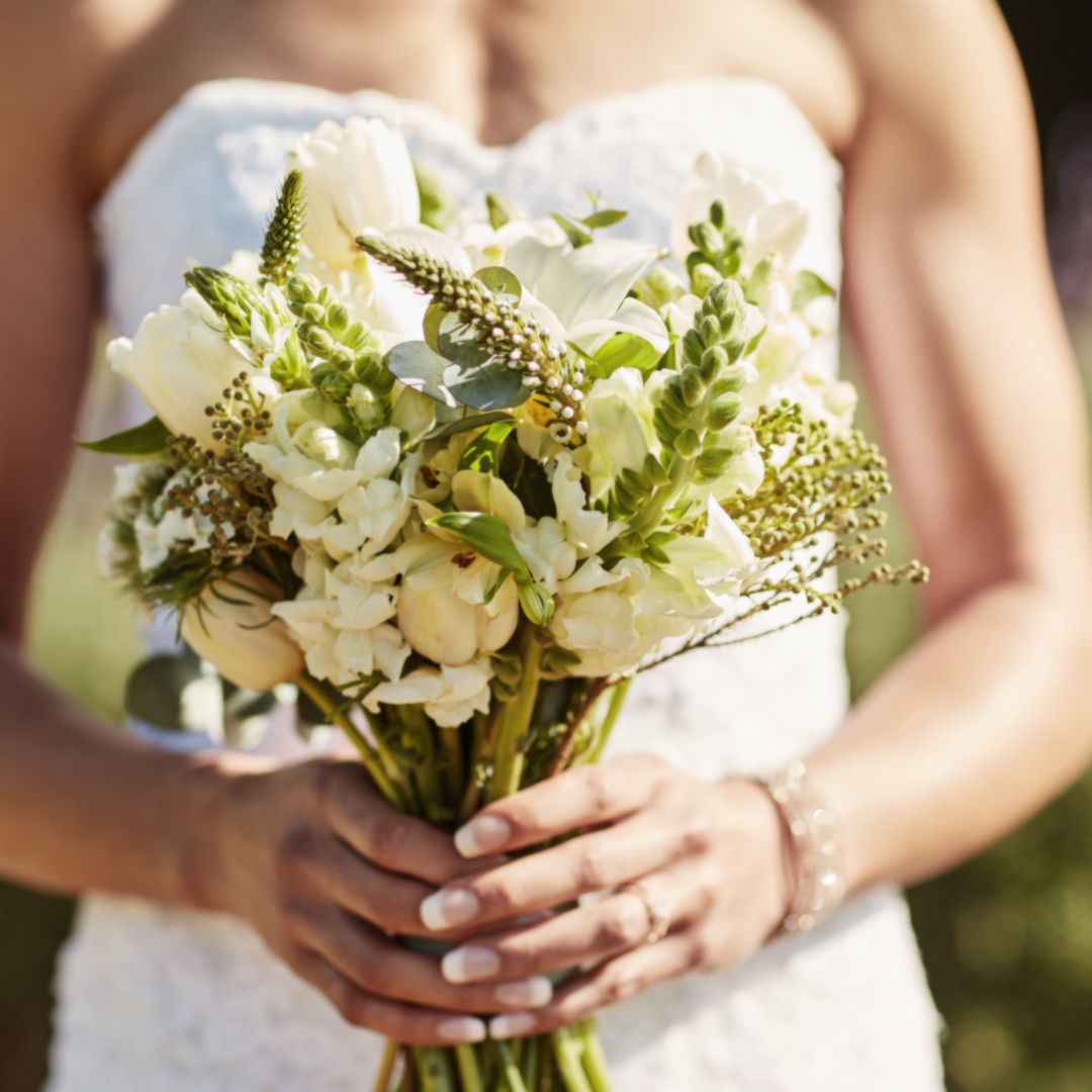 How to make your bridal bouquet at home using this flower delivery service