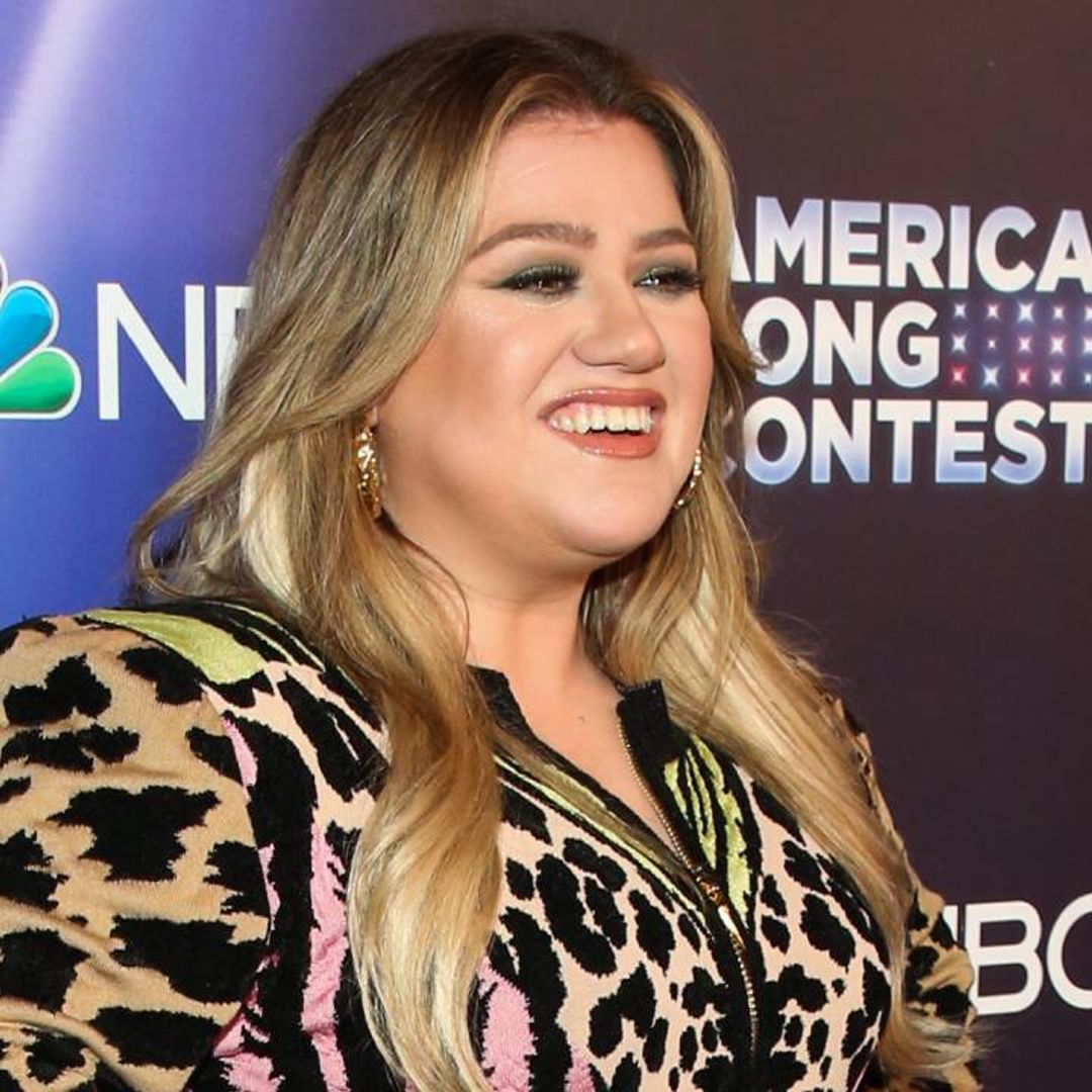 Kelly Clarkson makes fans jealous as she shares cheeky moment with beloved star