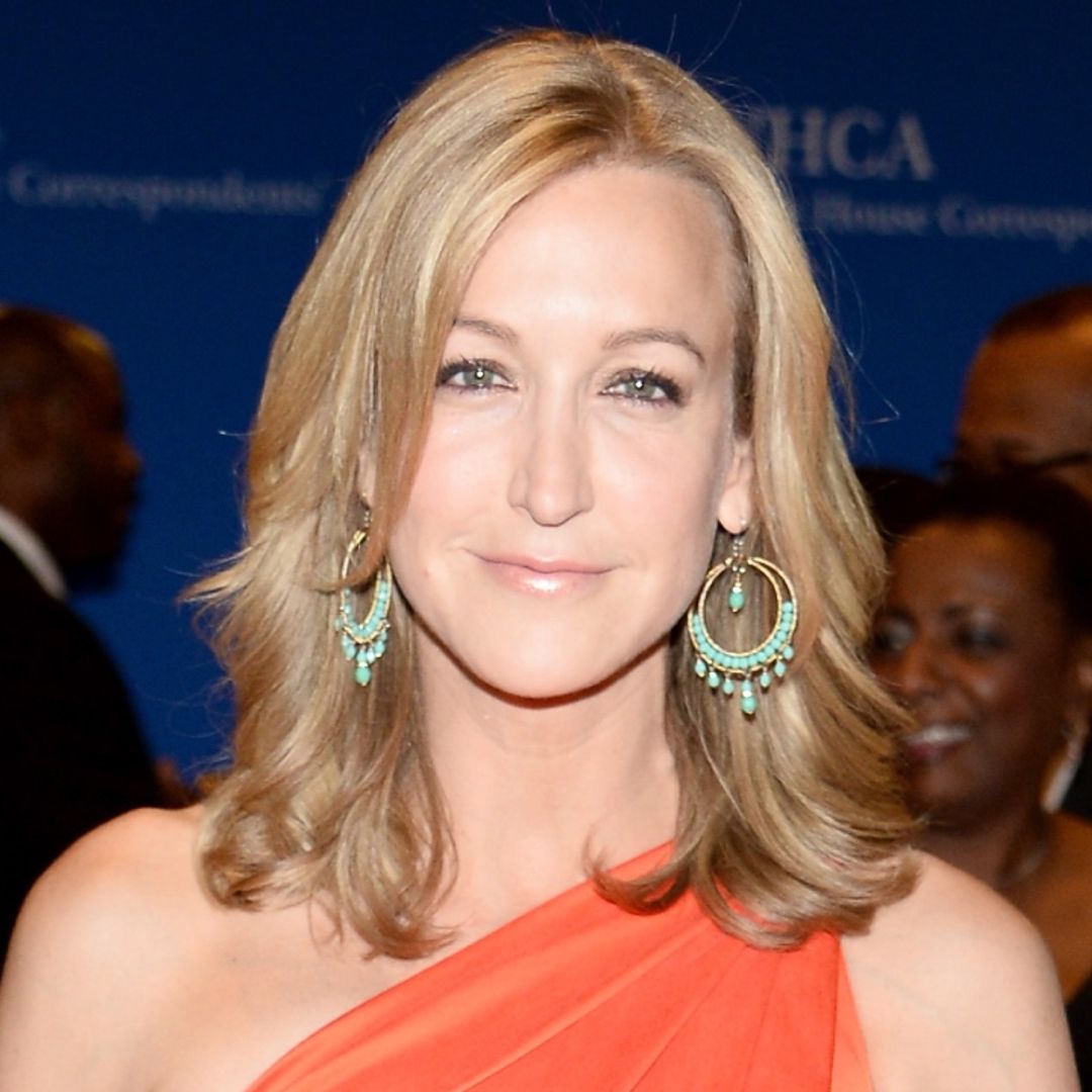 Lara Spencer spends romantic day by the water in new photos