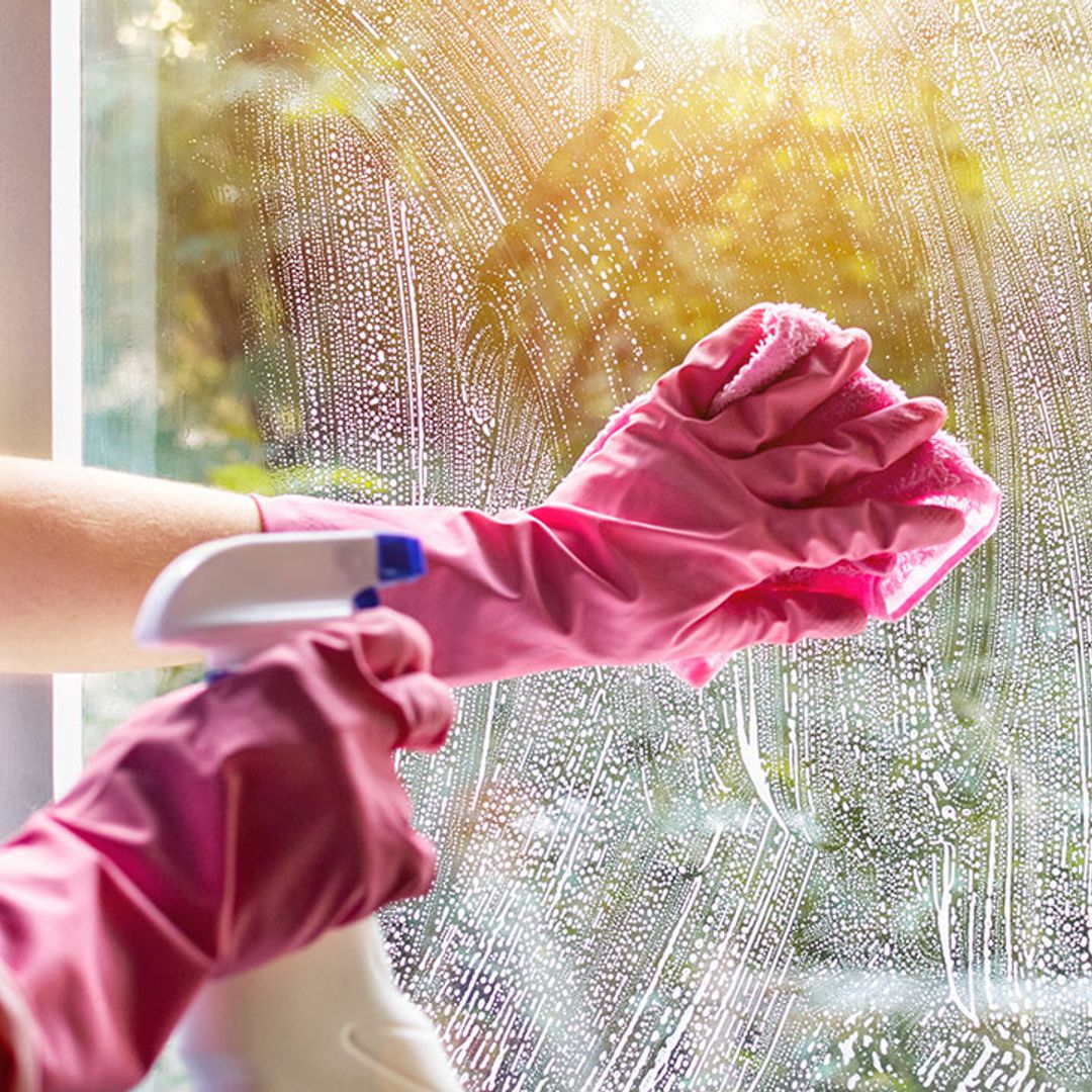 How to clean windows inside and out – 7 tips and tricks