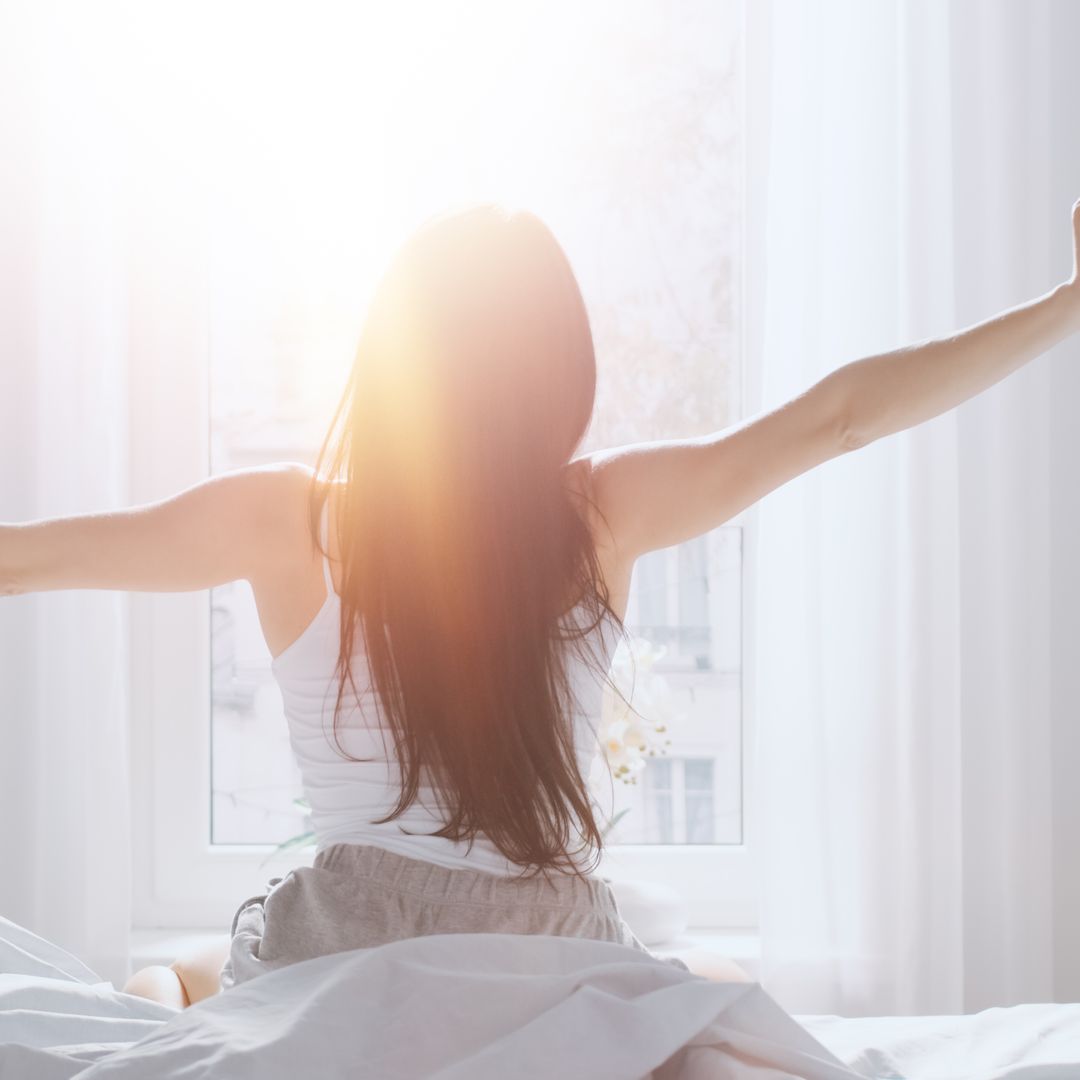 I’m a stress and anxiety Doctor. Here are 3 easy hacks to help you wake up happier this winter