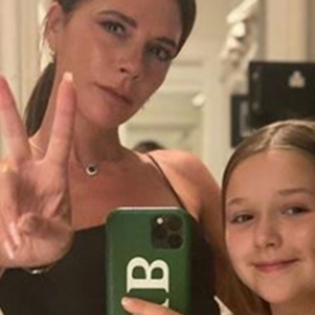 Victoria Beckham and Harper look so similar in poolside selfie