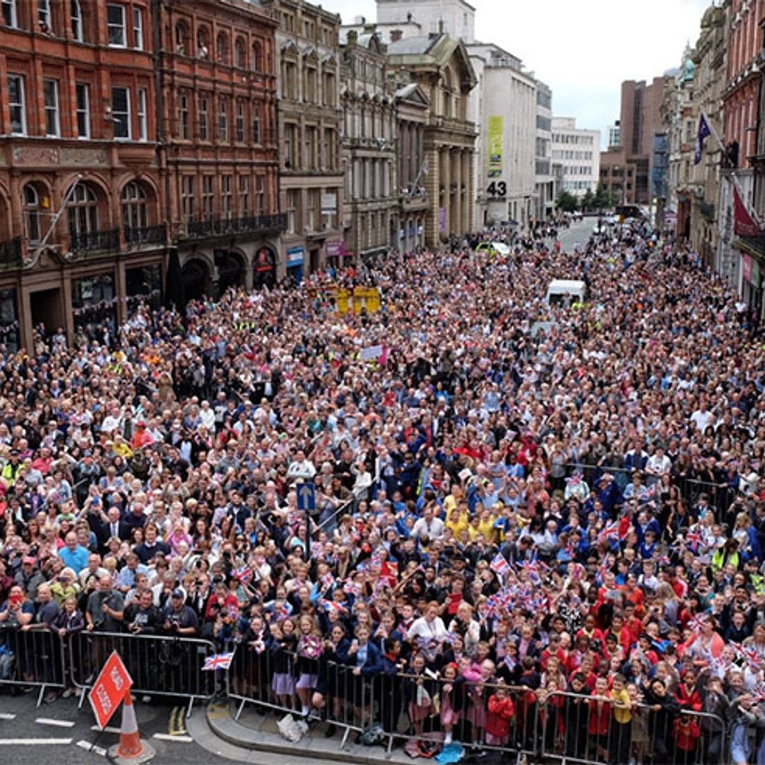 The Queen is a hit in Liverpool – see the massive crowd that greeted her