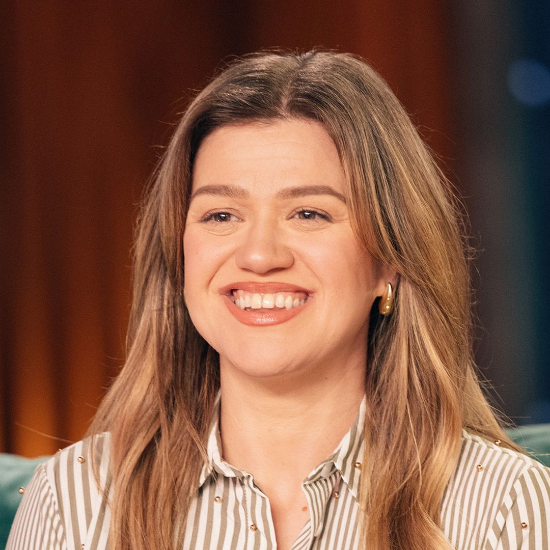Kelly Clarkson unveils major hair transformation in time for big move