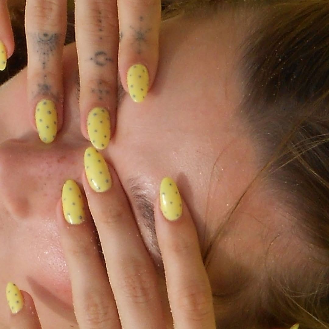 hailey bieber lemon nails 
