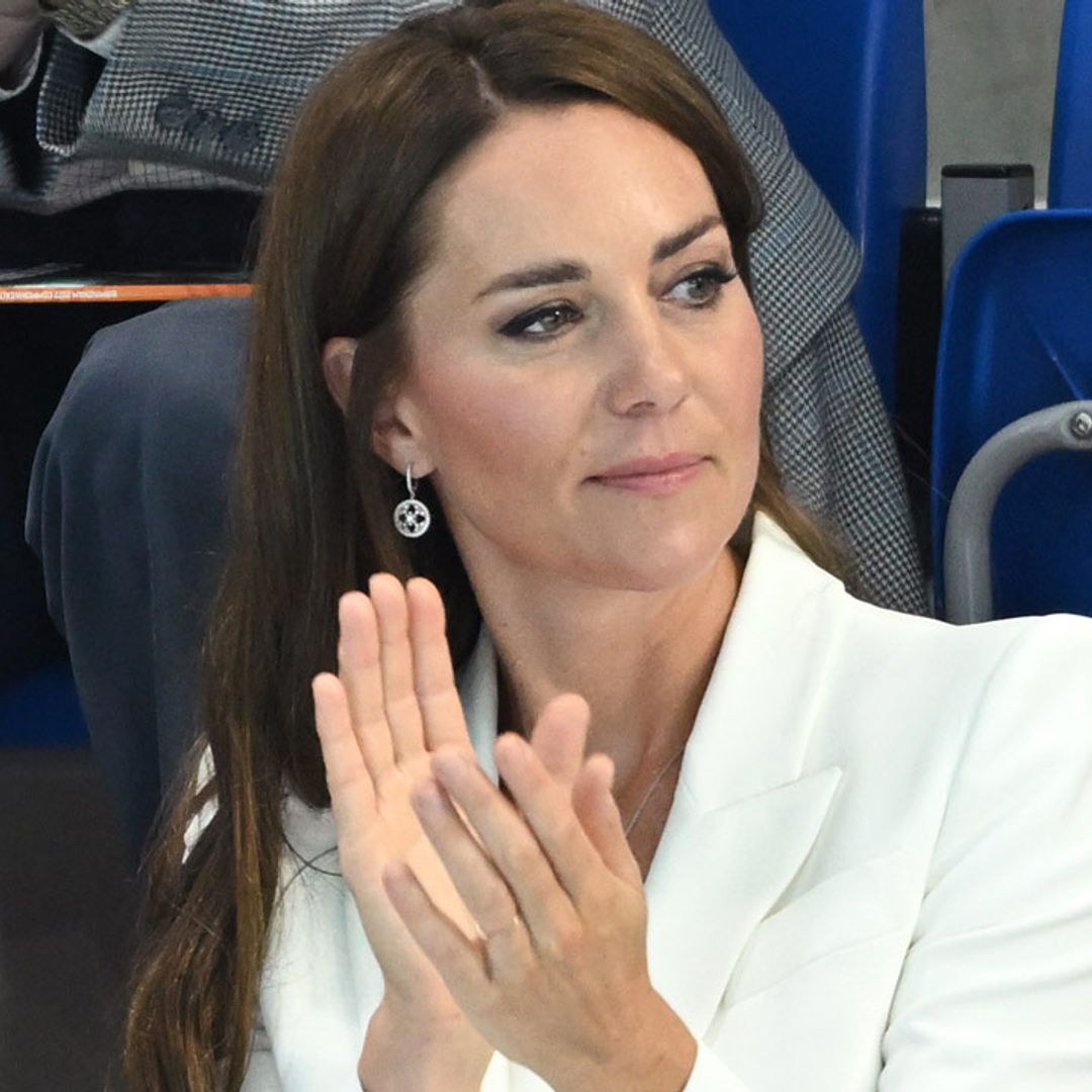 Kate Middleton's engagement ring is seen on Kate Middleton's and hand...  News Photo - Getty Images