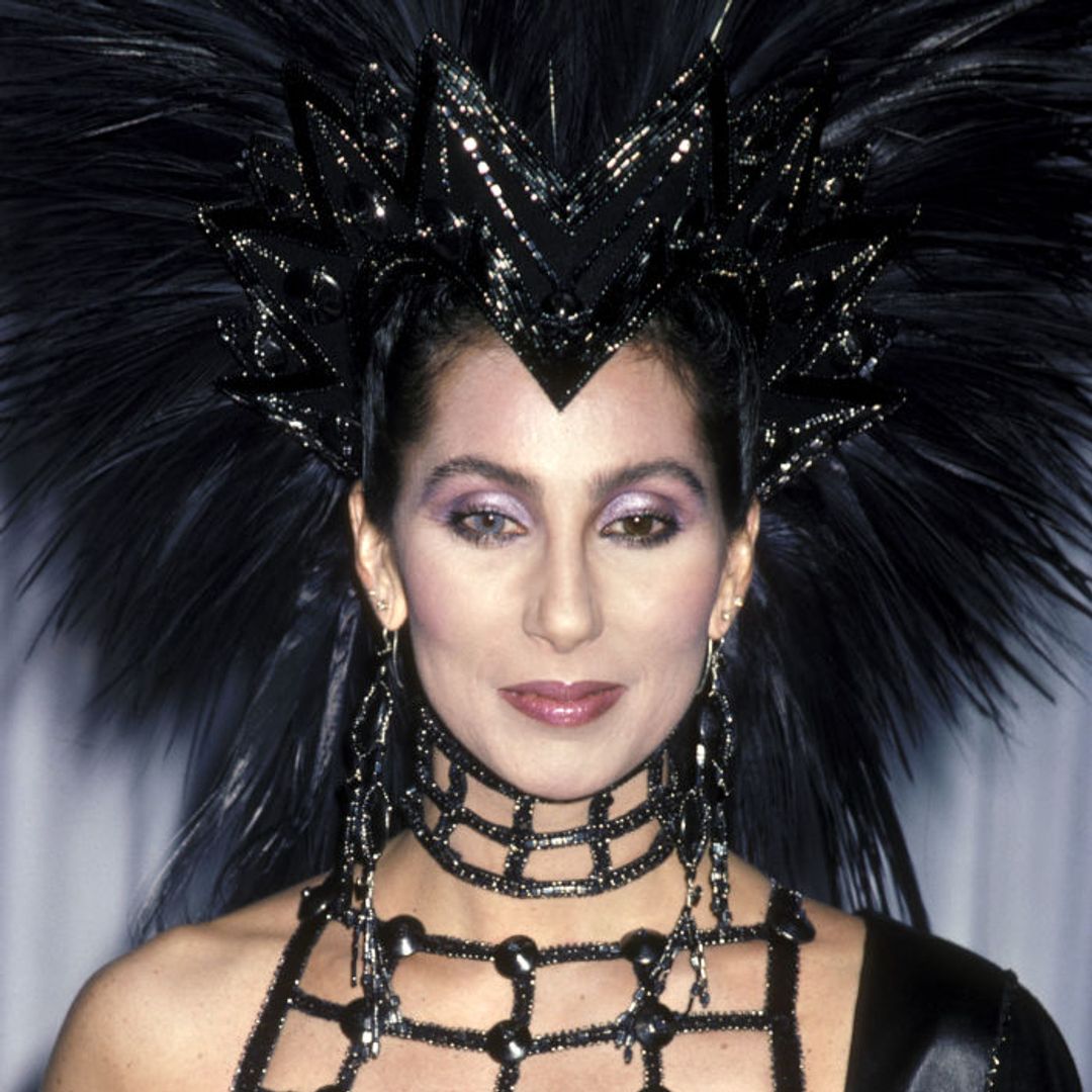 Cher at 58th Annual Academy Awards in 1986 where she experimented with a frosted eyeshadow finish