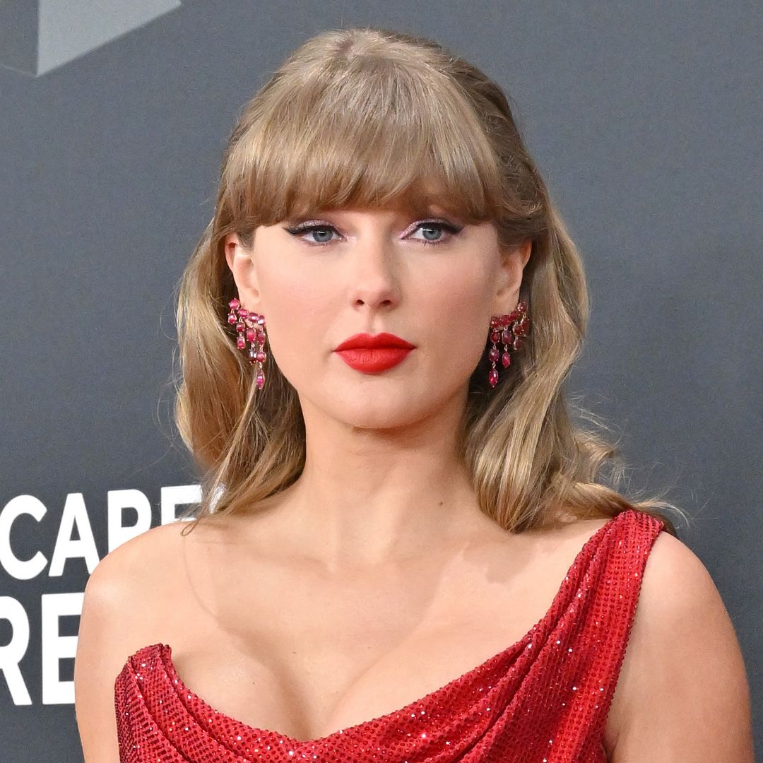 Taylor Swift's Grammy's siren nails are perfect for the Super Bowl and Valentine's DAY - shop the exact look